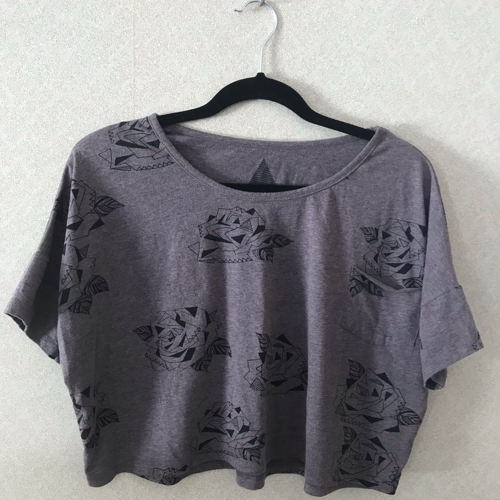 NWOT Volcom rose print crop top